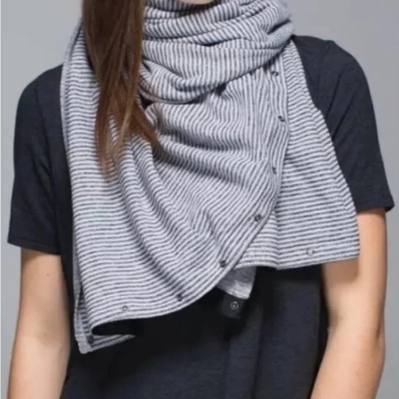 Lululemon Vinyassa Scarves - Picture 5 of 11